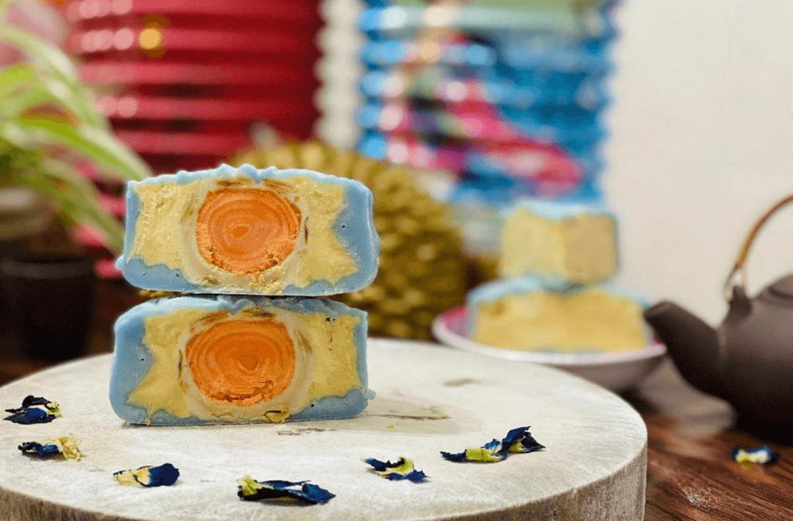 Simple Durian Snow Skin Mooncake With Salted Egg Yolk Recipe Halal