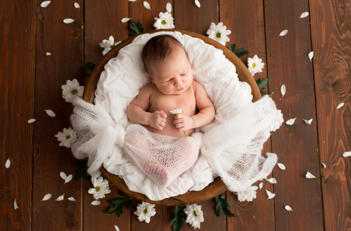 10 Cute Baby Poses To Inspire Your Next Baby Photography Session 