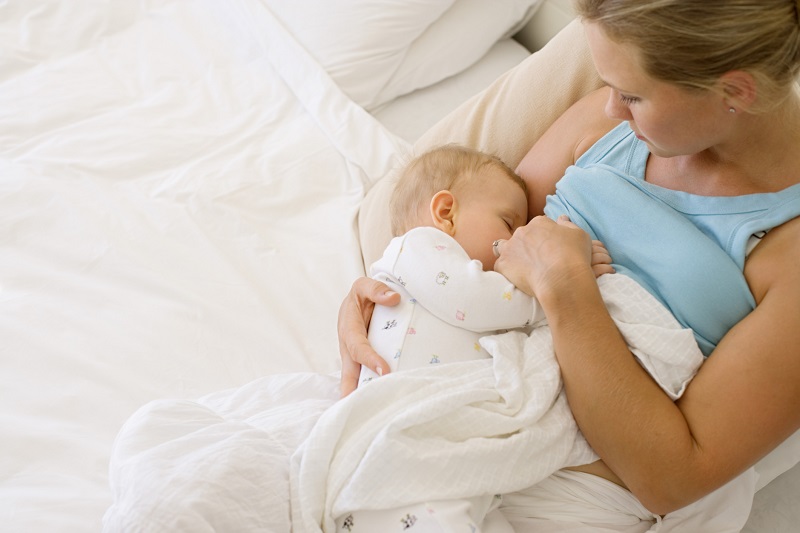 mother-breastfeeding-postpartum-priorities 