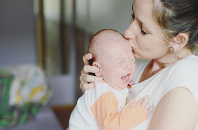 Crying-in-arms Approach can Help your Baby Sleep Better at Night 