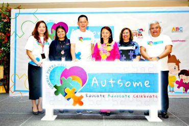 Sunway Putra Mall management, Deputy Minister of Women, Family and Community Development, Chairman of NASOM and Director of ABC launching the ‘Autsome’ campaign.