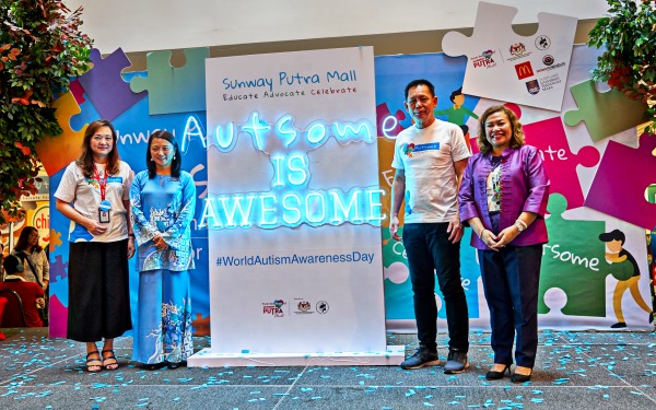 Kicking off Autsome April in Sunway Putra Mall. (From left) Phang Sau Lian, General Manager of Sunway Putra Mall; YB Hannah Yeoh, Deputy Minister of Women, Family and Community Development; HC Chan, CEO of Sunway Malls and Theme Parks and Feilina SY Muhammad Feisol, Chairman of NASOM.