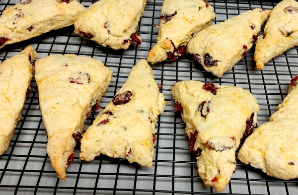  The scones can be made with cranberry or raisins. 