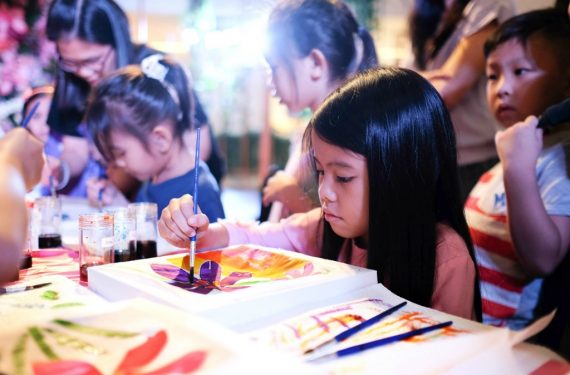 Putra Junior Club and Autsome Members had to opportunity to be creative in a Batik Painting event at Sunway Putra Mall.