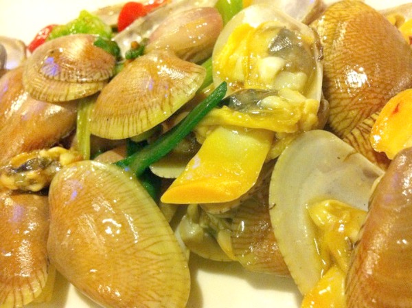 Another Malaysian ‘to-die-for’ favourite ─ la la (in Cantonese) or clams. This is alright for pregnant women to eat so long as it is well cooked. (Image Credit) Jerry H cwzj cuisine