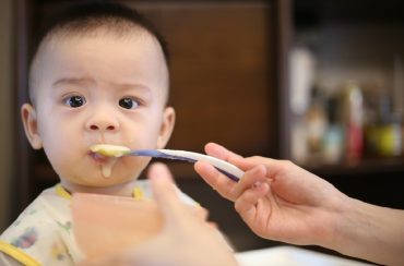 Weaning your Baby for the first Time: Find out How to Do it