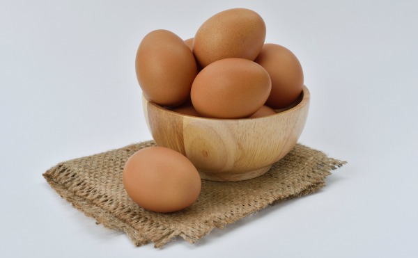 A bowl of eggs. What Foods to Wean your Baby with