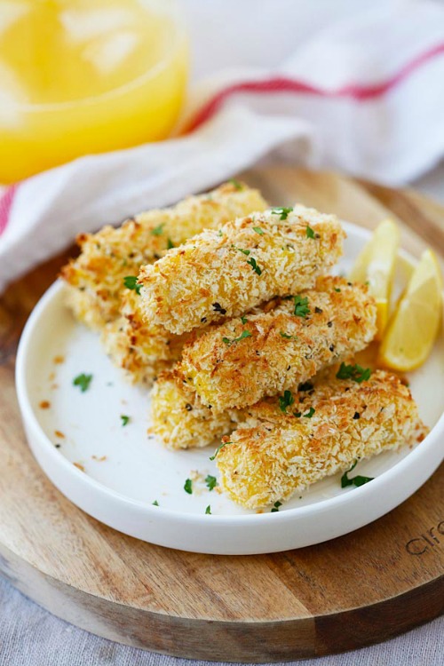 A plate of Baked Mozarella cheese sticks. Easy Toddler Meals, Recipes Malaysia 