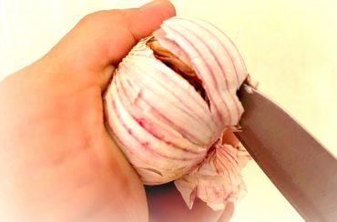 Food Hacks: 5 Secrets to Peeling Garlic