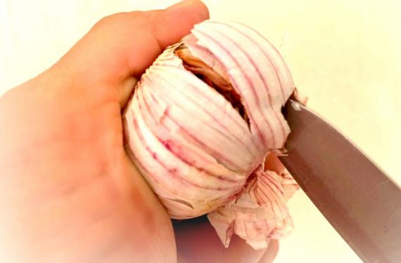 Food Hacks: 5 Secrets to Peeling Garlic