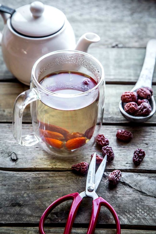 Red Dates and Goji Berry Tea: Tea to Revitalise Body, Boost Circulation & Restore Qi 