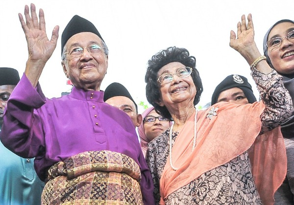 Tun M and Tun Siti Hasmah in Putrajaya at Hari Raya