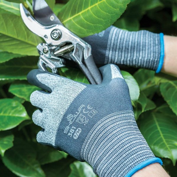 SHOWA 381 is a special Microfiber glove specially made for those who love gardening. It is a high performance glove and has a seamless knit design that prevents irritation, has low lint, boosts vapour permeation and enhances breathability thus promoting drier hands and less sweat.