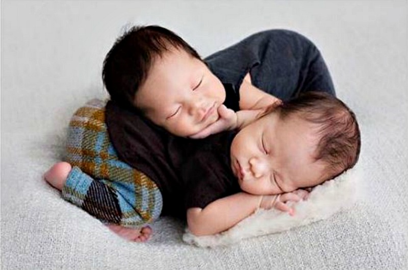 Malaysian actress Zizie Ezette’s twin boys when they were 20 days old in January 2018. In March 2019, University of Nottingham Malaysia created a registry of Malaysian twins through the Nottingham Malaysian Twin Registry. Malaysian twins aged 18 to 65 are invited to participate in the research. 