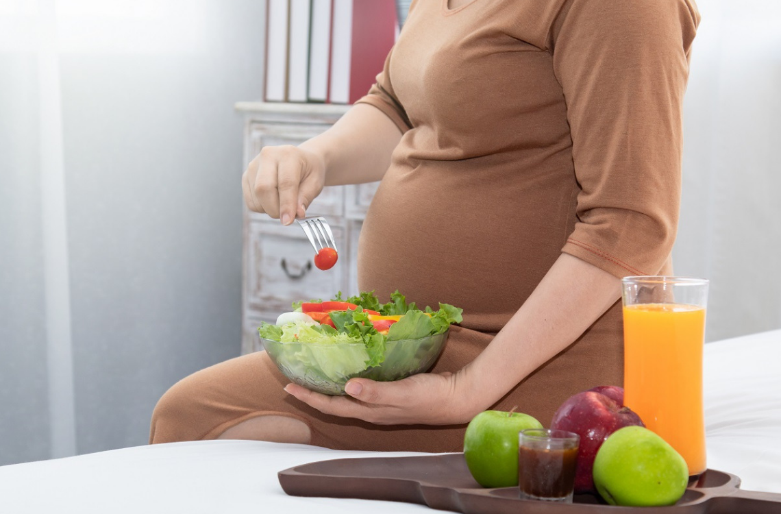Беременным есть фрукты. Proceive pregnancy 1. Folat for pregnancy. Питание во время беременности картинки.