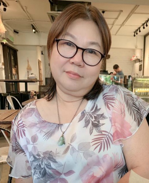Lisa Ng loves to make all kinds of cake and cookies for her family and friends, especially at festival time. 