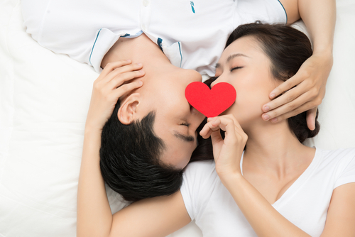 How to get pregnant fast_Motherhood.com.my_clearblue malaysia_my_Couple of asian lovers at the beginning of love story having fun together.
