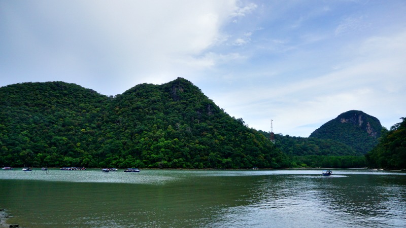 This is Pulau Dayang Bunting or Isle of the Pregnant Maiden, Langkawi. If you look closely, the shape of the hills on the isle does look like a reclining pregnant woman. Legend has it that you will be blessed with fertility and conception should you swim in the water of the island.