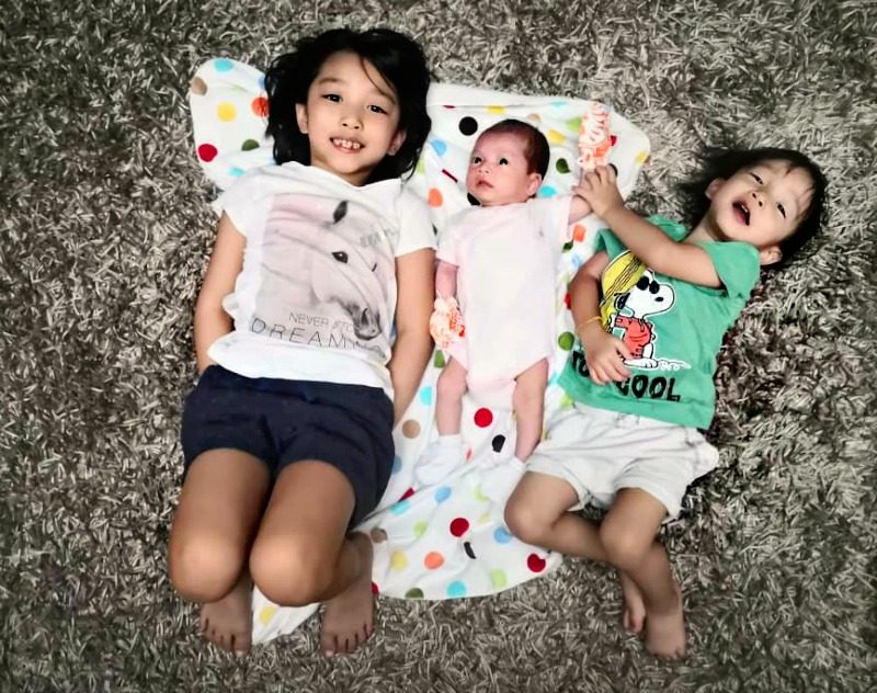 “It isn’t easy getting Oliver’s picture because he wouldn’t run away,” Ming says, and sure enough, he ran away immediately after taking this picture. But she was able to get this shot of her three children and here they are: From left: Sylvia, Avery and Oliver. 