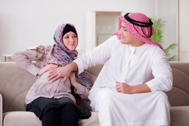 Pregnant mum and husband fasting