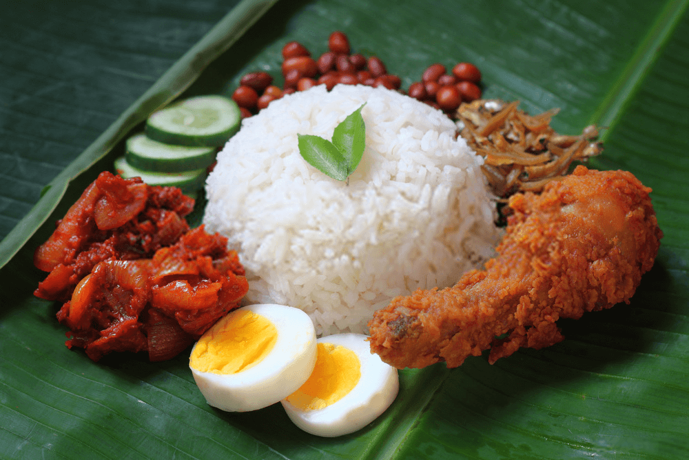Nasi lemak that serve with several side dishes
