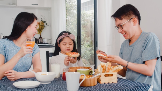 eat together with the family to encourage good eating habits