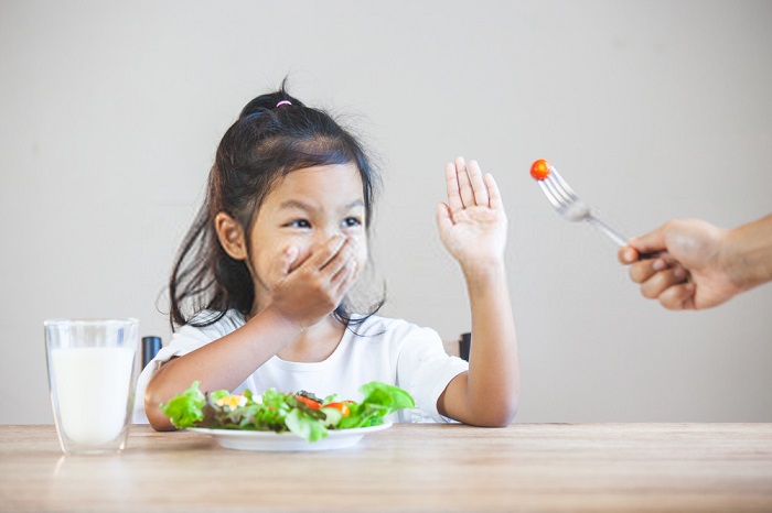 bad eating habits - girl refuses to eat vegetable
