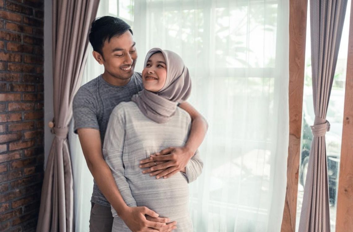 happy pregnancy with husband