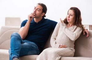 pregnant woman say no to smoke 