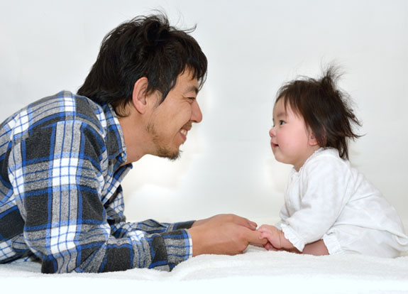 Parents talk with toddlers to enhance speech