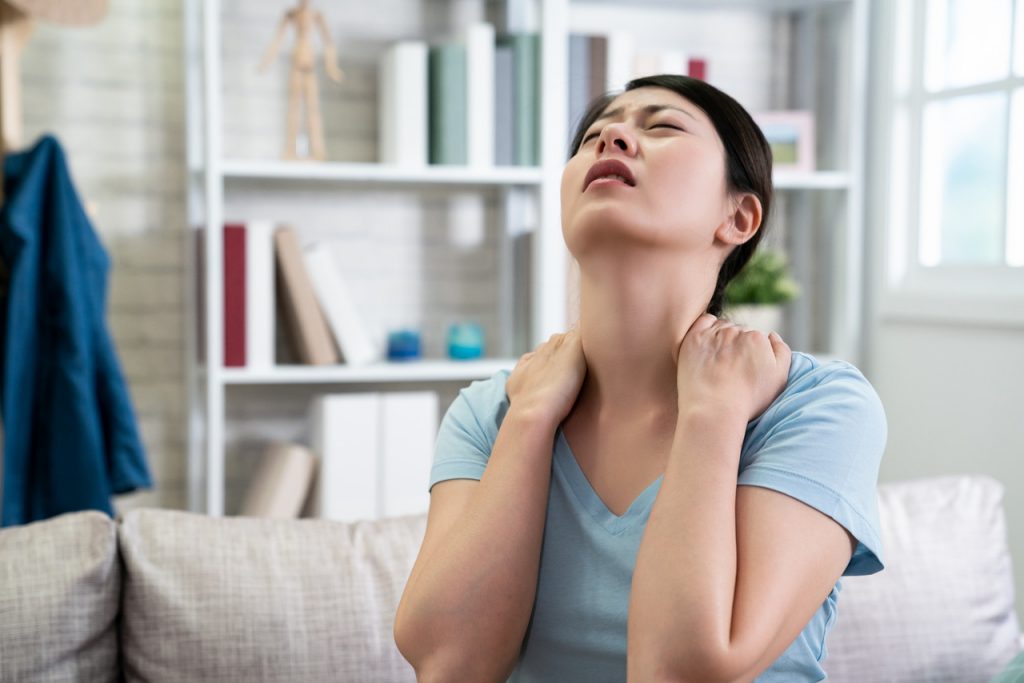 woman feel body aches and pain because of smart devices
