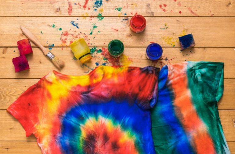 How to Tie Dye Shirts with Kids