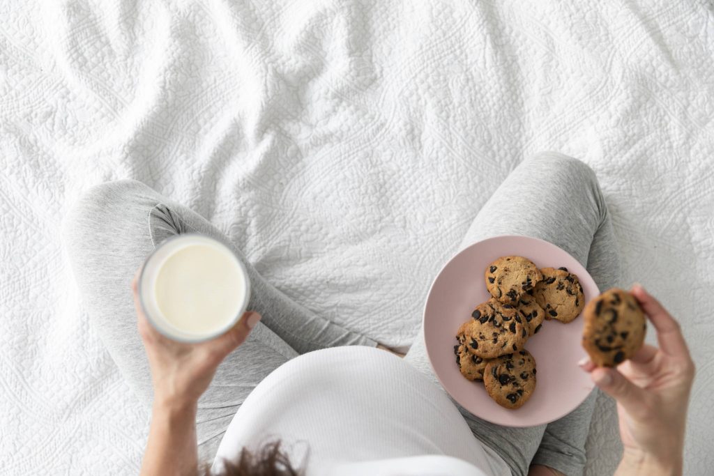 pregnant eating cookies (sugar) with milk