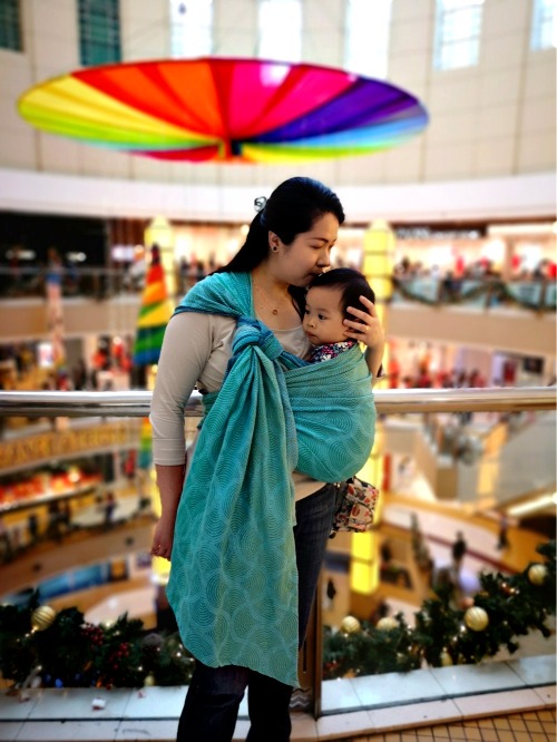 Babywearing and breastfeeding in the Christmas of 2018