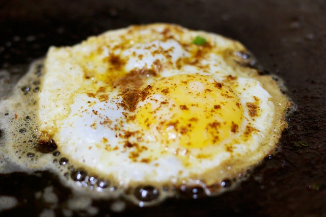 Frying a perfect egg is not difficult if you know the right way