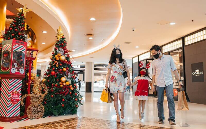 family shopping at Blessed Christmas at Sunway Pyramid 
