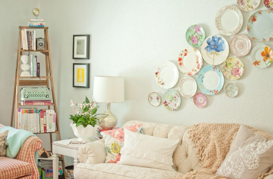 decorate house using plates