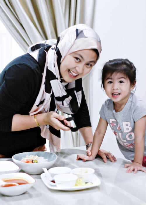 From flying to cooking ─ Amira and daughter with her speciality: Laksa Sarawak.