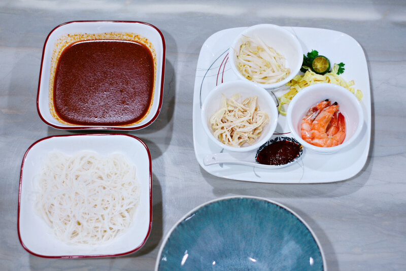 All the components that make up Laksa Sarawak