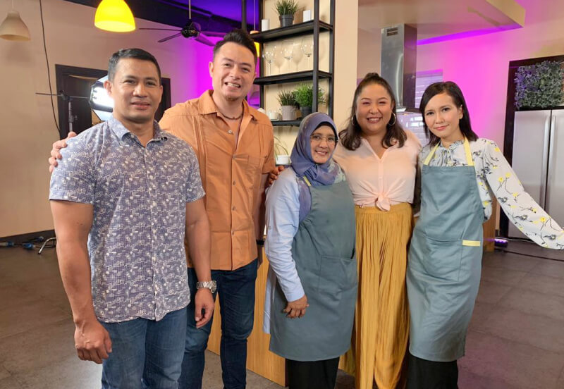 The judges and contestants at the show. From left: Mimie Amirah’s husband, Sherson Lian, Mimie’s mum, Ili Sulaiman and Mimie Amirah.