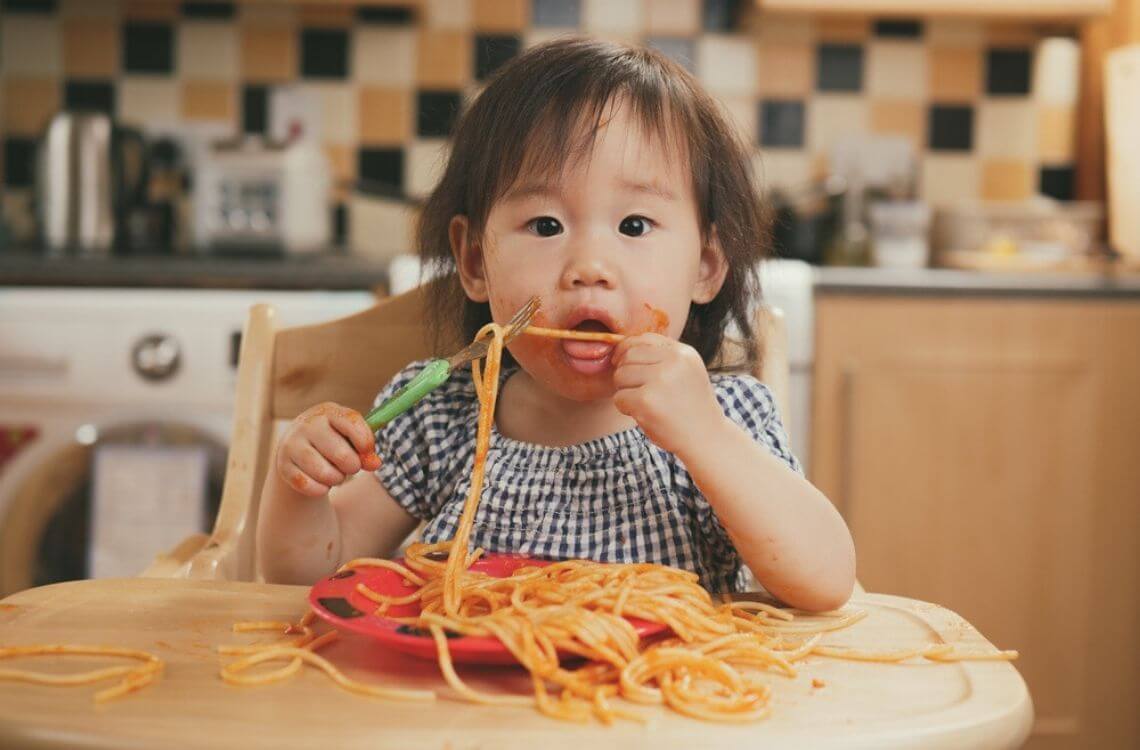 girl eating pasta - dieting for kids