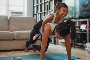 kids-yoga-with-parents