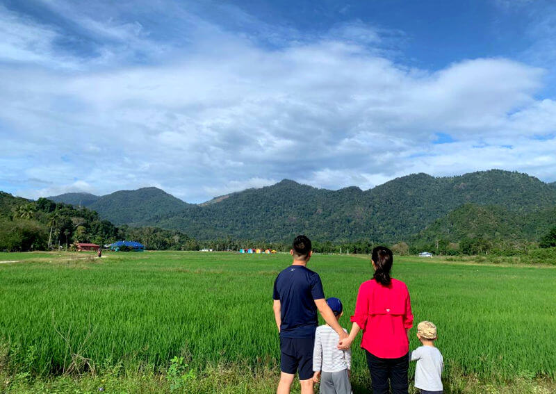 CK Changr and family ─ appreciating the wonders of nature and the simple things in life. 