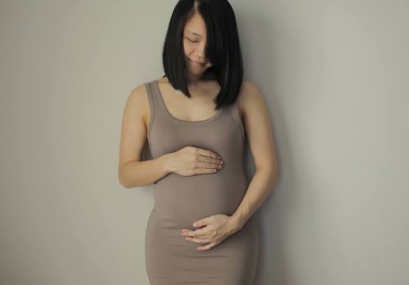 In order to maintain her pregnancy while having kidney failure, Jaslynn had to go through hemodialysis three times a week, four hours per session. In this picture, the catheter placed in her neck can clearly be seen. 