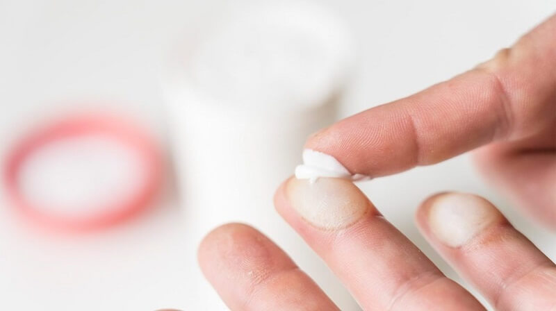 applying toothpaste on a burnt finger - skin myths
