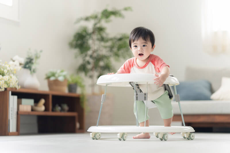 8-month-old developmental milestones
