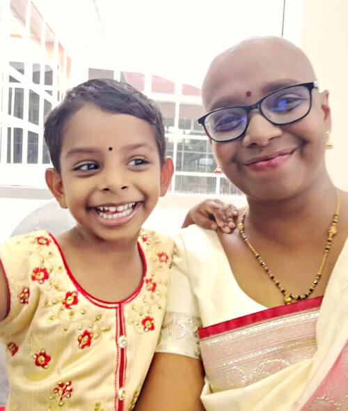 Radha and daughter Surutii. Picture taken in 2018 after her first bout with chemotherapy three years after her pregnancy.