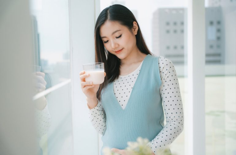 pregnant mum drinking milk