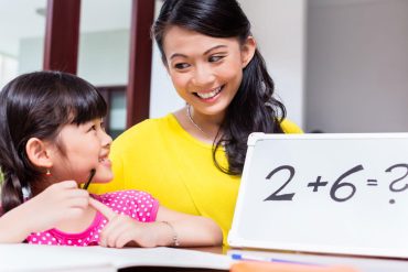 mom-teaching-daughter-math