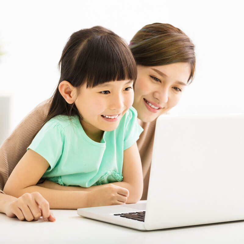 mom-teaching-daughter-computer